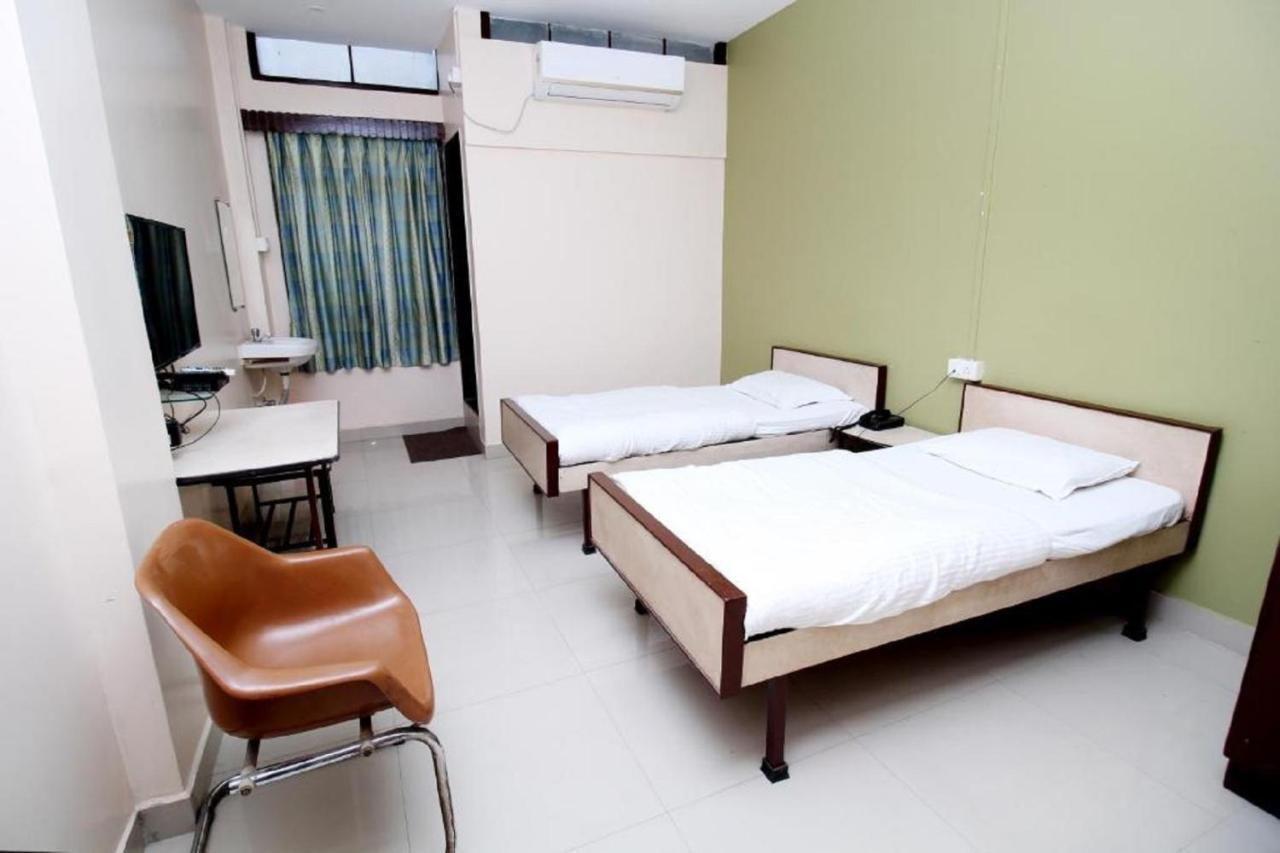 Hotel Gomatgiri Aurangābād Esterno foto