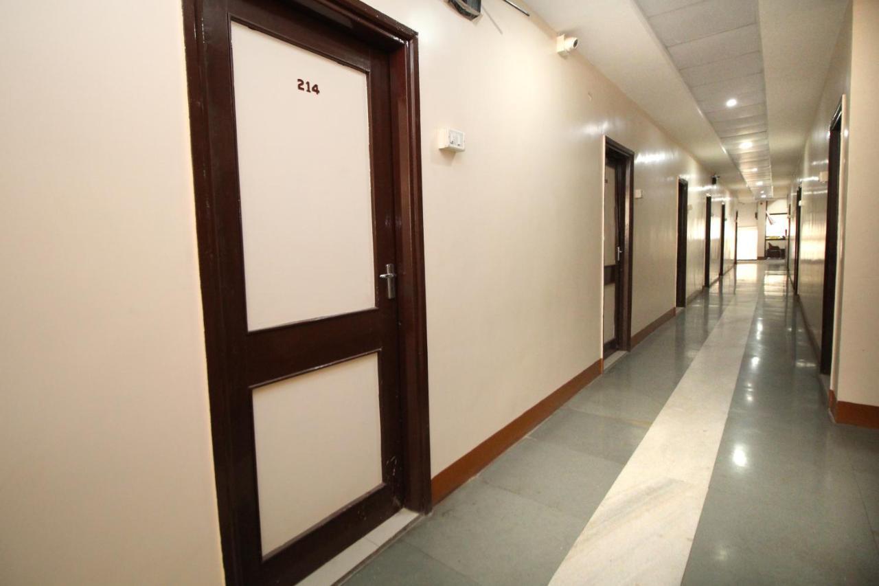 Hotel Gomatgiri Aurangābād Esterno foto