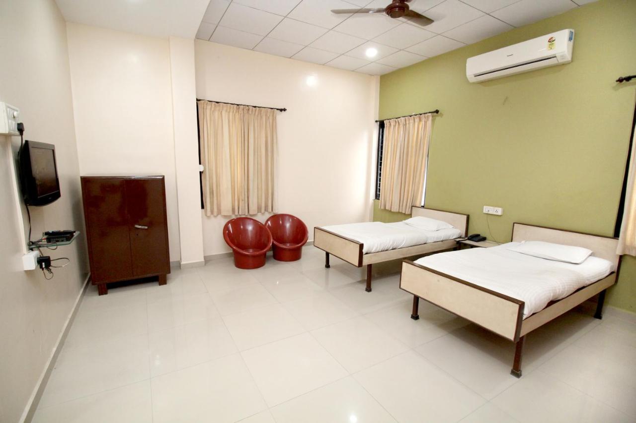 Hotel Gomatgiri Aurangābād Esterno foto